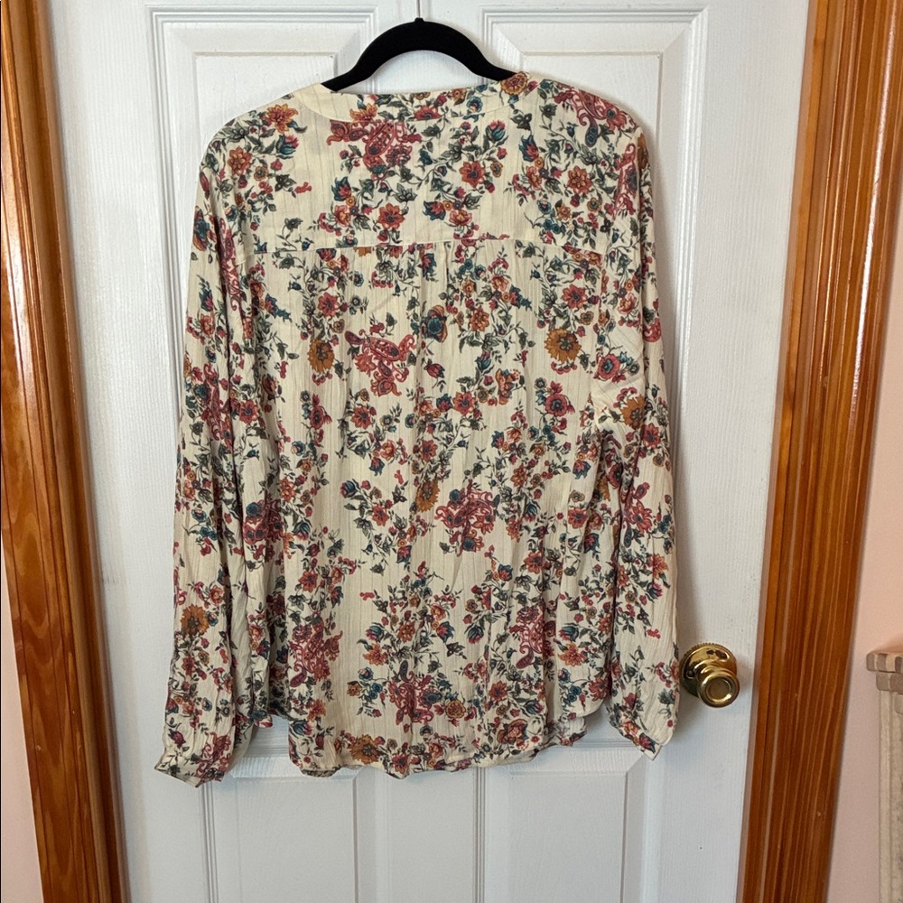Torrid Cream Floral Blouse - Picture 4 of 4